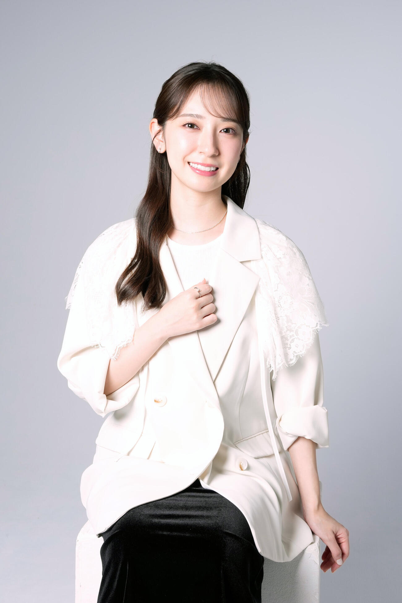 笑顔を見せる日向坂46の金村美玖（撮影・小島史椰）