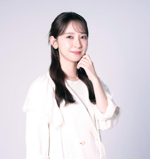 微笑む日向坂46の金村美玖(撮影・小島史椰)