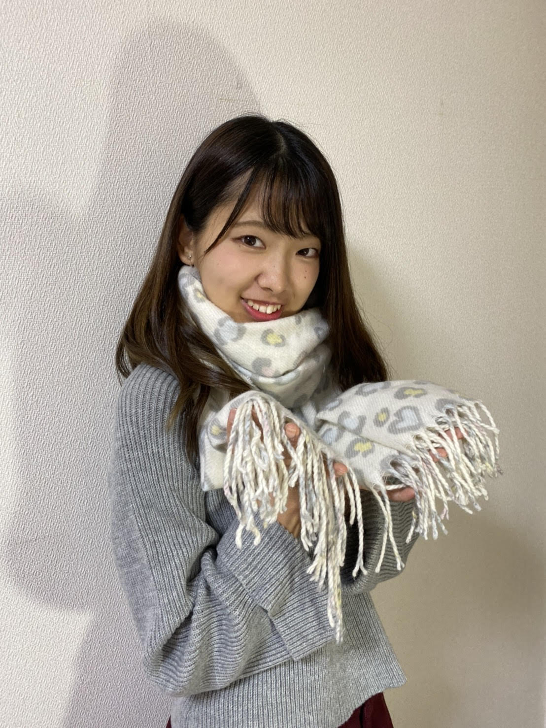 城田美遥のお気に入りグッズは「白いヒョウ柄のマフラー」