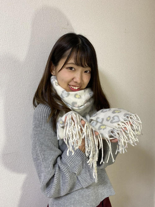 城田美遥のお気に入りグッズは「白いヒョウ柄のマフラー」