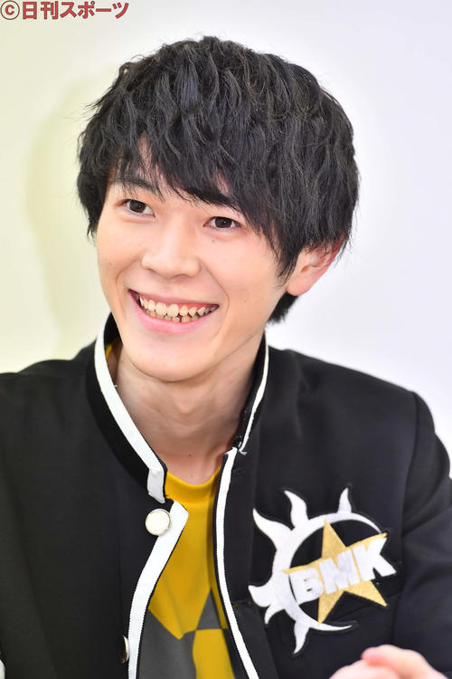 笑顔で話す村上直哉(撮影・上田博志)