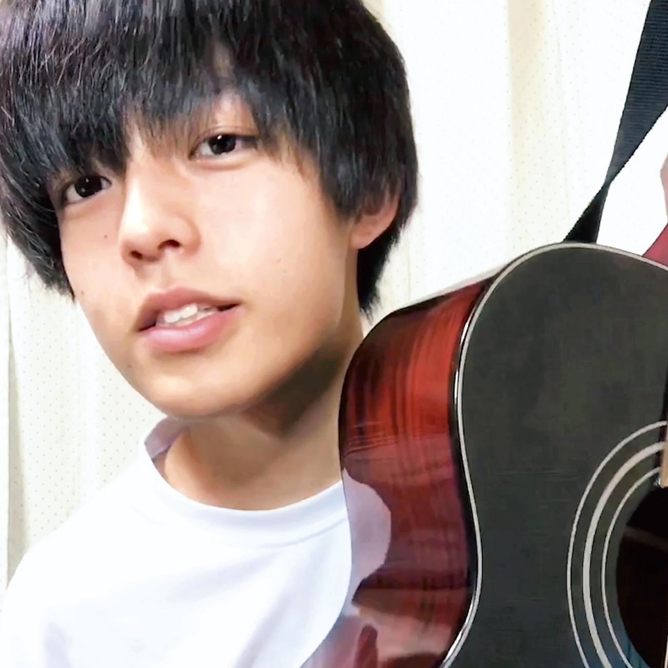「おうち時間」中下はギターと曲作り