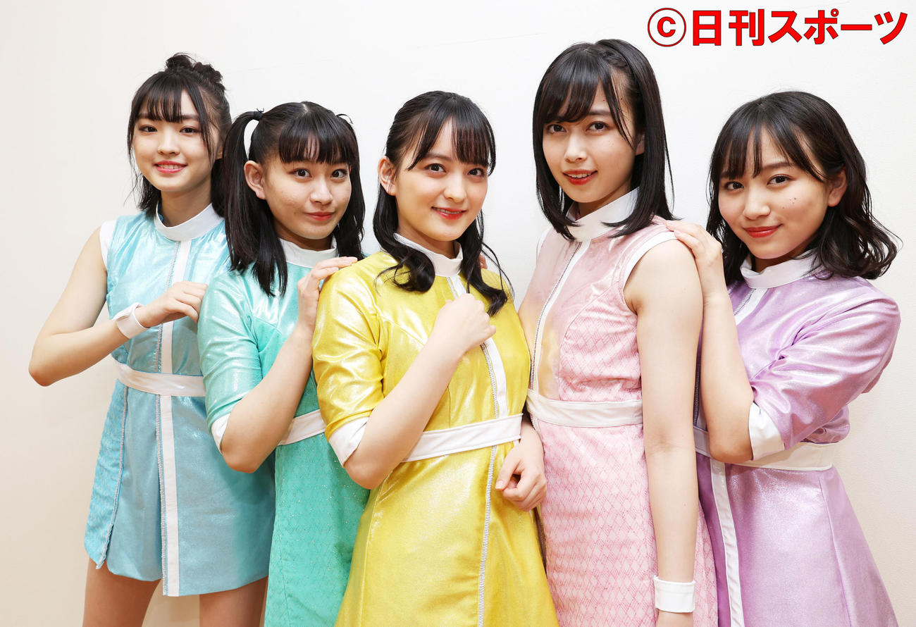 新曲をPRするたこやきレインボー、左から春名真依、根岸可蓮、清井咲希、彩木咲良、堀くるみ（撮影・清水貴仁）