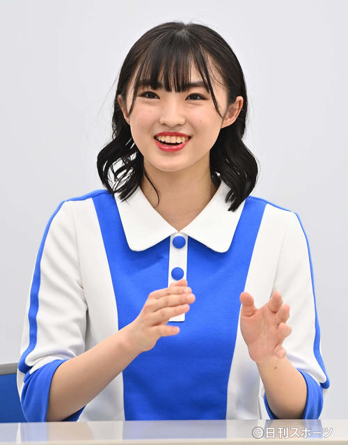 インタビューに答える春名真依（撮影・上田博志）