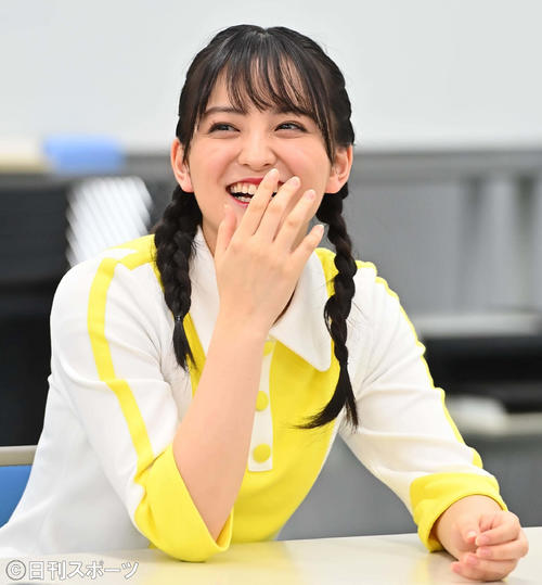インタビューに答えるたこやきレインボー清井咲希（撮影・上田博志）