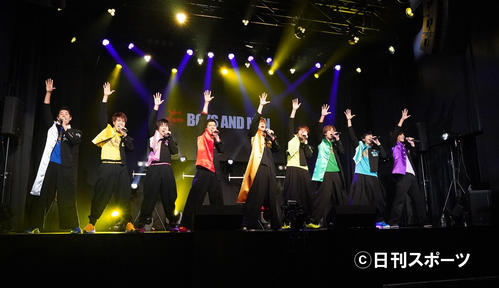 BOYS　AND　MEN　左から勇翔、平松賢人、本田剛文、辻本達規、水野勝、小林豊、吉原雅斗、田村侑久、土田拓海（撮影・森本幸一）