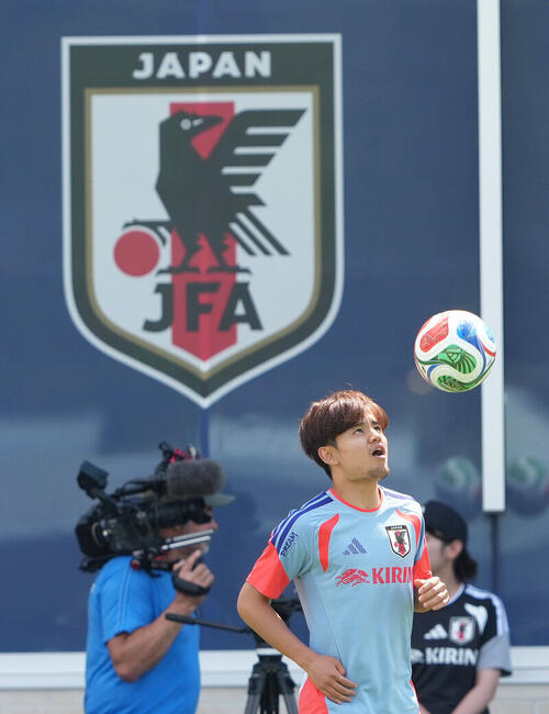 サッカーＷ杯を盛り上げるテーマソング　米津玄師の「烏」と日本代表エンブレムの八咫烏の関係は