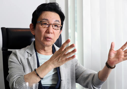 連載「日曜日のヒーロー」　インタビューに答える古舘伊知郎＝2019年6月14日