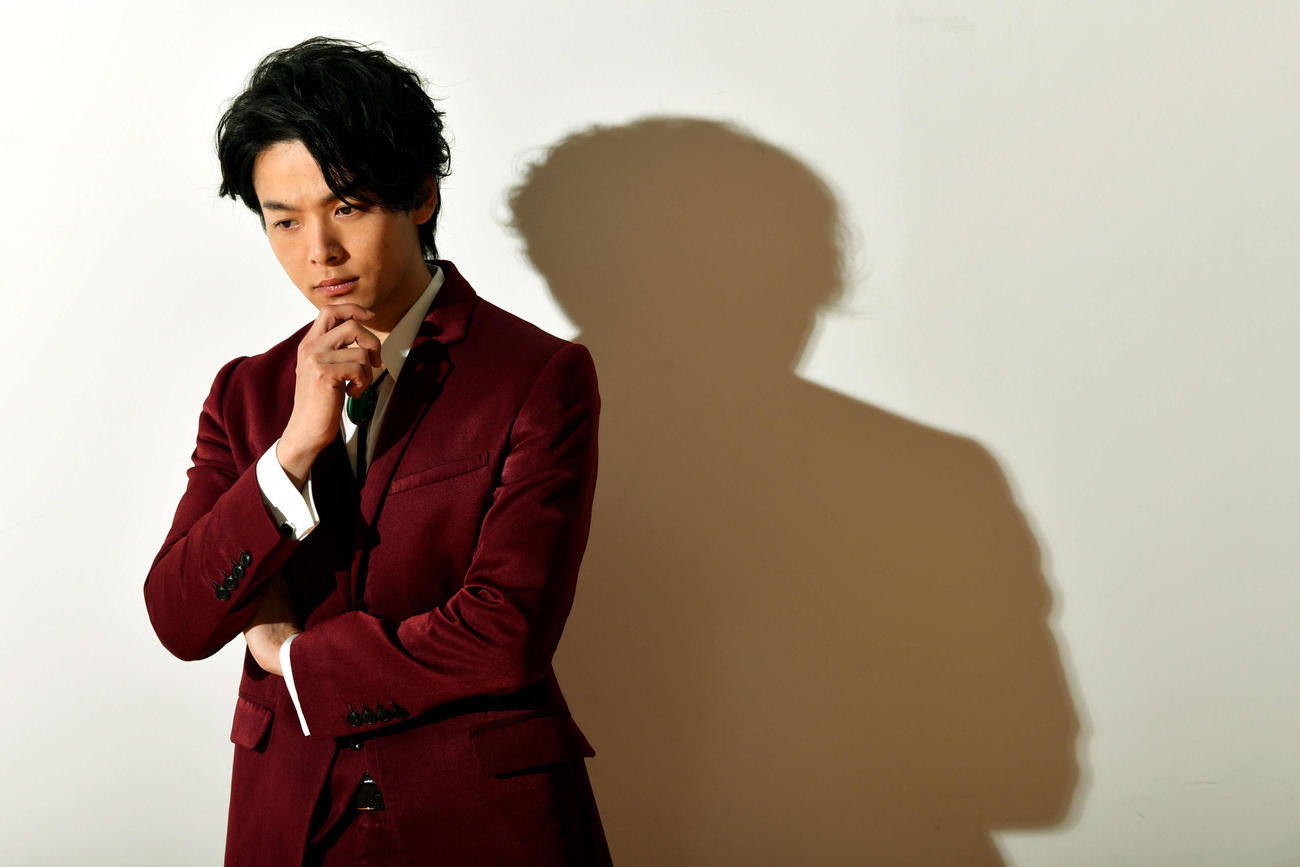 ふわっとした雰囲気の中に強い意志を持つ中村倫也（撮影・滝沢徹郎）