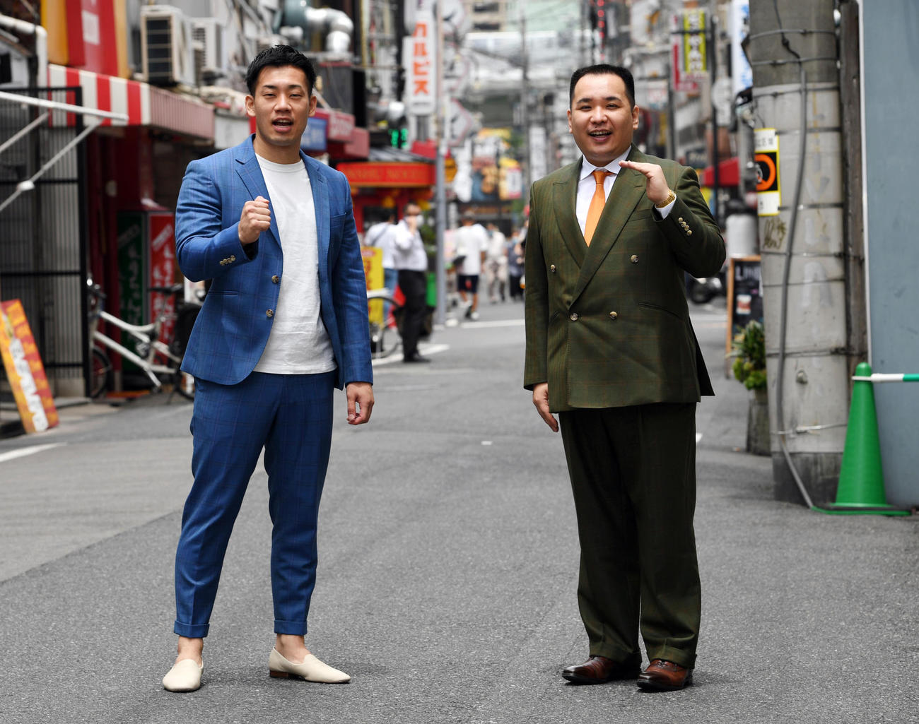 インタビューでもネタになるんとちゃうか？　の話を連発してくれたミルクボーイの駒場孝（左）と内海崇。さらなる活躍を期待してます（撮影・前岡正明）