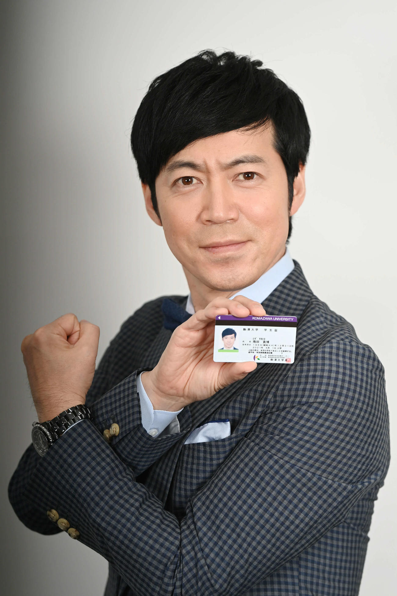 毎日が発見、フレッシャーズ東MAX！　学食で食べたという「ポークかビーフか、チキンか分からない」カレー。口ぶりから美味であることは分かる。沸き上がる学びへの貪欲さで、その答えも見つけて欲しい（一部加工）（撮影・山崎安昭）