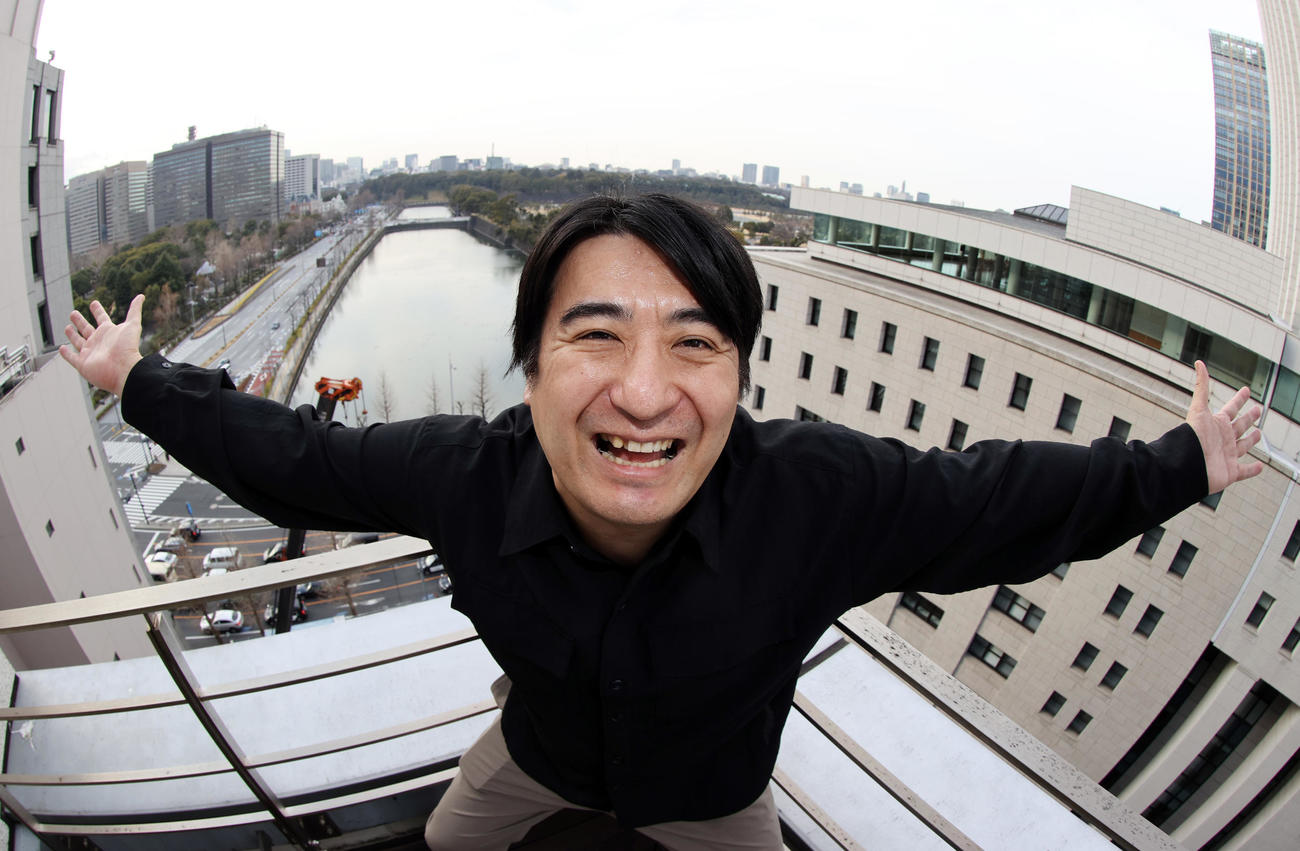 満面の笑みを浮かべる佐久間宣行プロデューサー（撮影・浅見桂子）