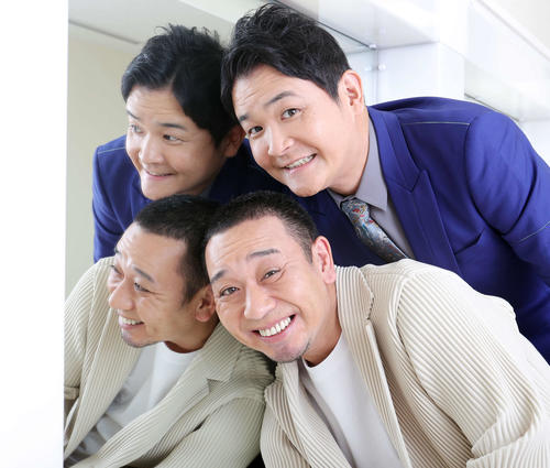 大車輪の活躍を見せる千鳥の大悟（下）とノブのお二人。撮影でも息の合った仲の良さを感じました（撮影・浅見桂子）