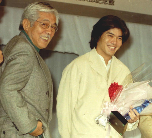 94年12月、日刊スポーツ映画大賞で主演男優賞を受賞。プレゼンターで登場した三国連太郎と