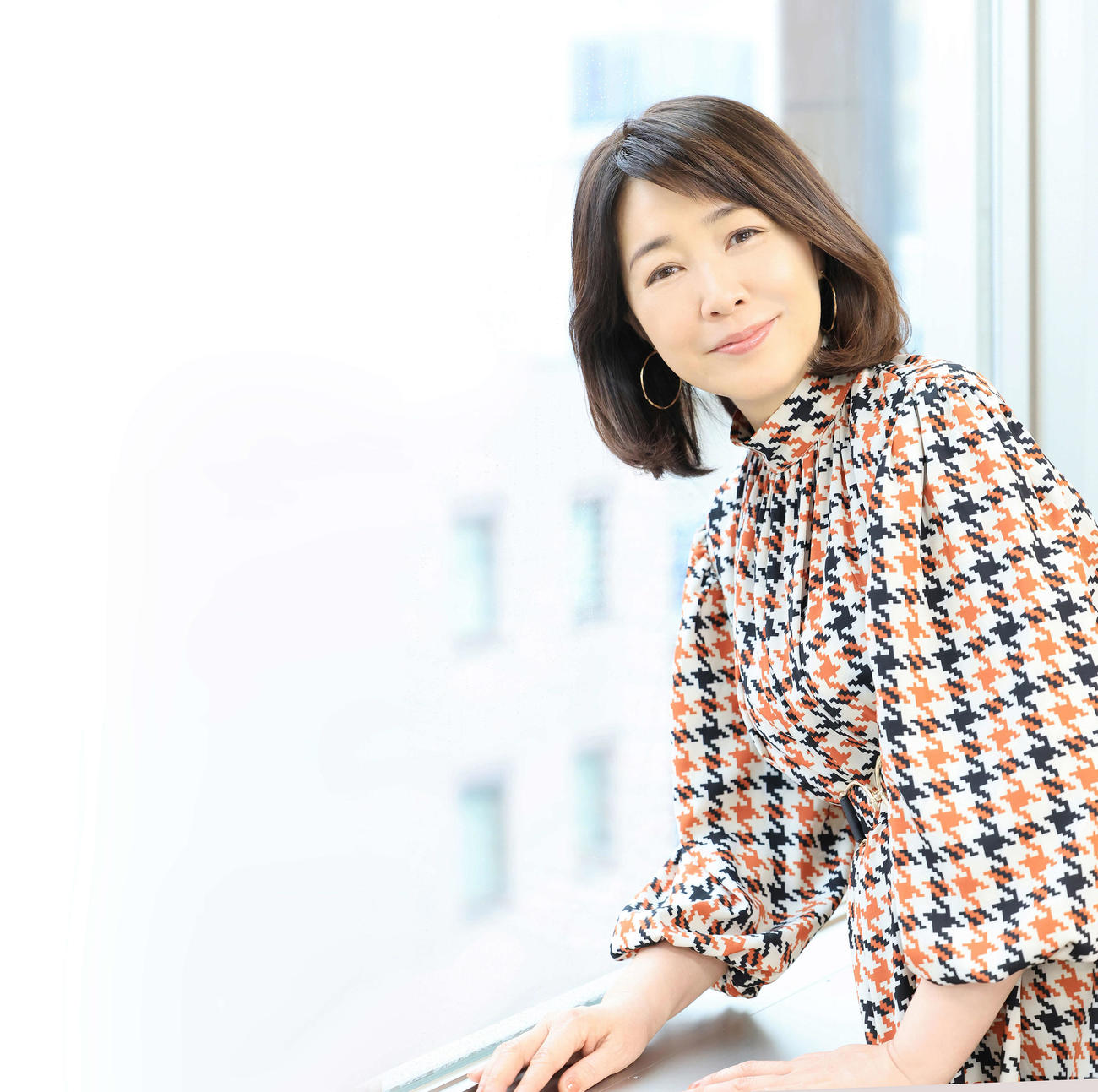 柔らかなほほ笑みの中に、凜（りん）としたたたずまいを感じる菊池桃子（撮影・浅見桂子）