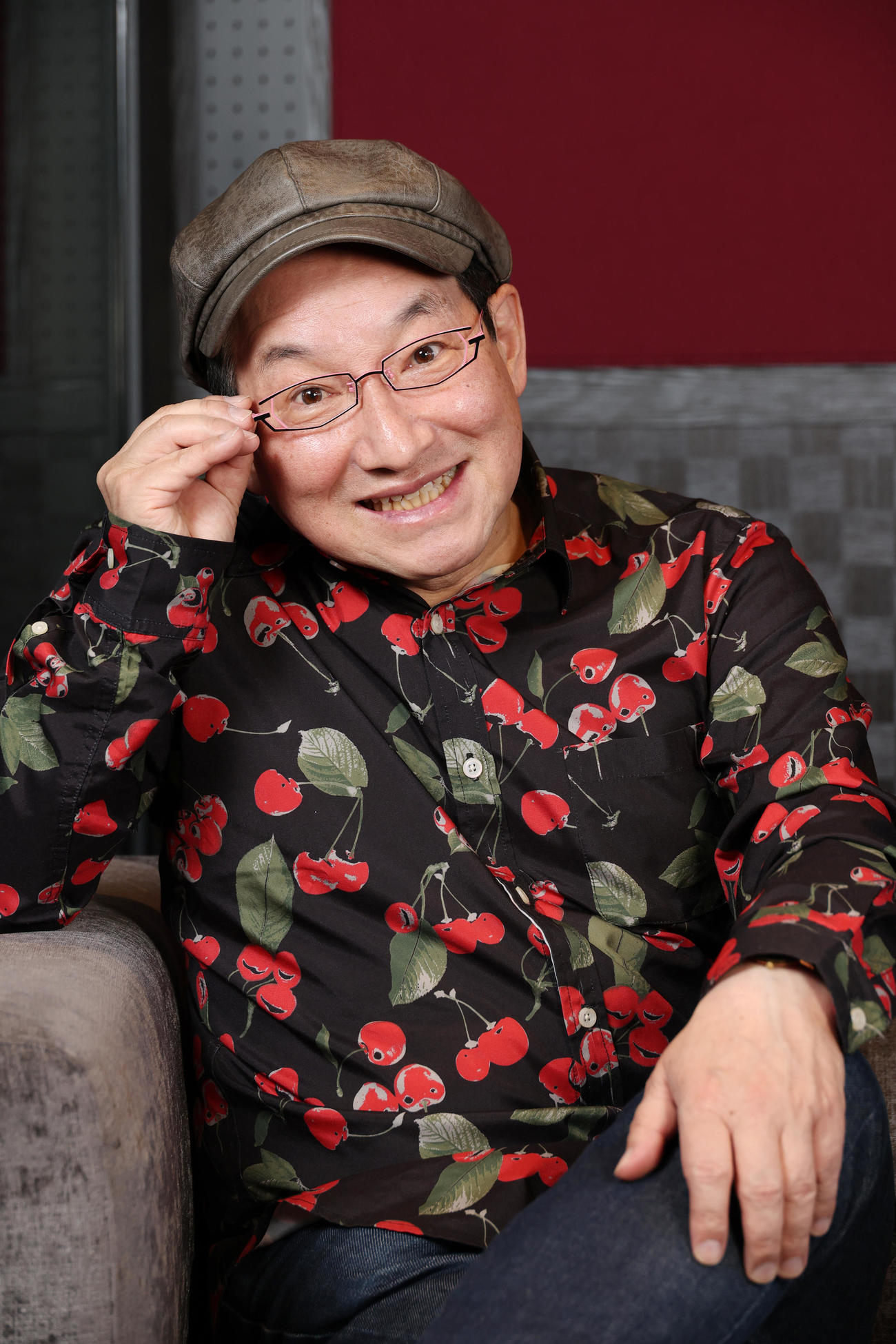 かわいらしいサクランボのシャツで熱海五郎一座について語った春風亭昇太（撮影・中島郁夫）