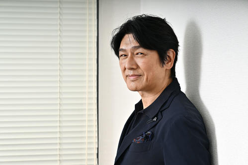 私が学生時代に見ていた深夜放送のドラマで、鍛え上げられた肉体を披露していた高橋克典さん。今も変わらぬ若々しさに驚きました(撮影・滝沢徹郎)