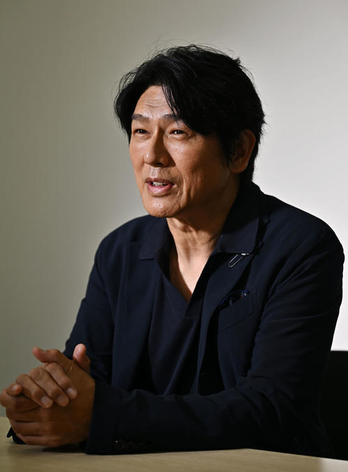 私が学生時代に見ていた深夜放送のドラマで、鍛え上げられた肉体を披露していた高橋克典さん。今も変わらぬ若々しさに驚きました(撮影・滝沢徹郎)