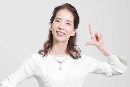 優しい笑顔をのぞかせる増田惠子（2024年6月撮影）