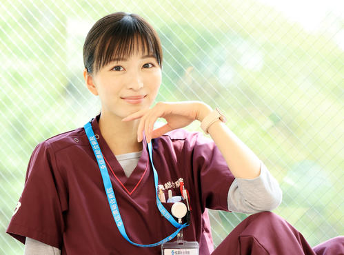 役どころである医療現場のドクター姿にもエレガントさが漂う岡崎紗絵（撮影・浅見桂子）