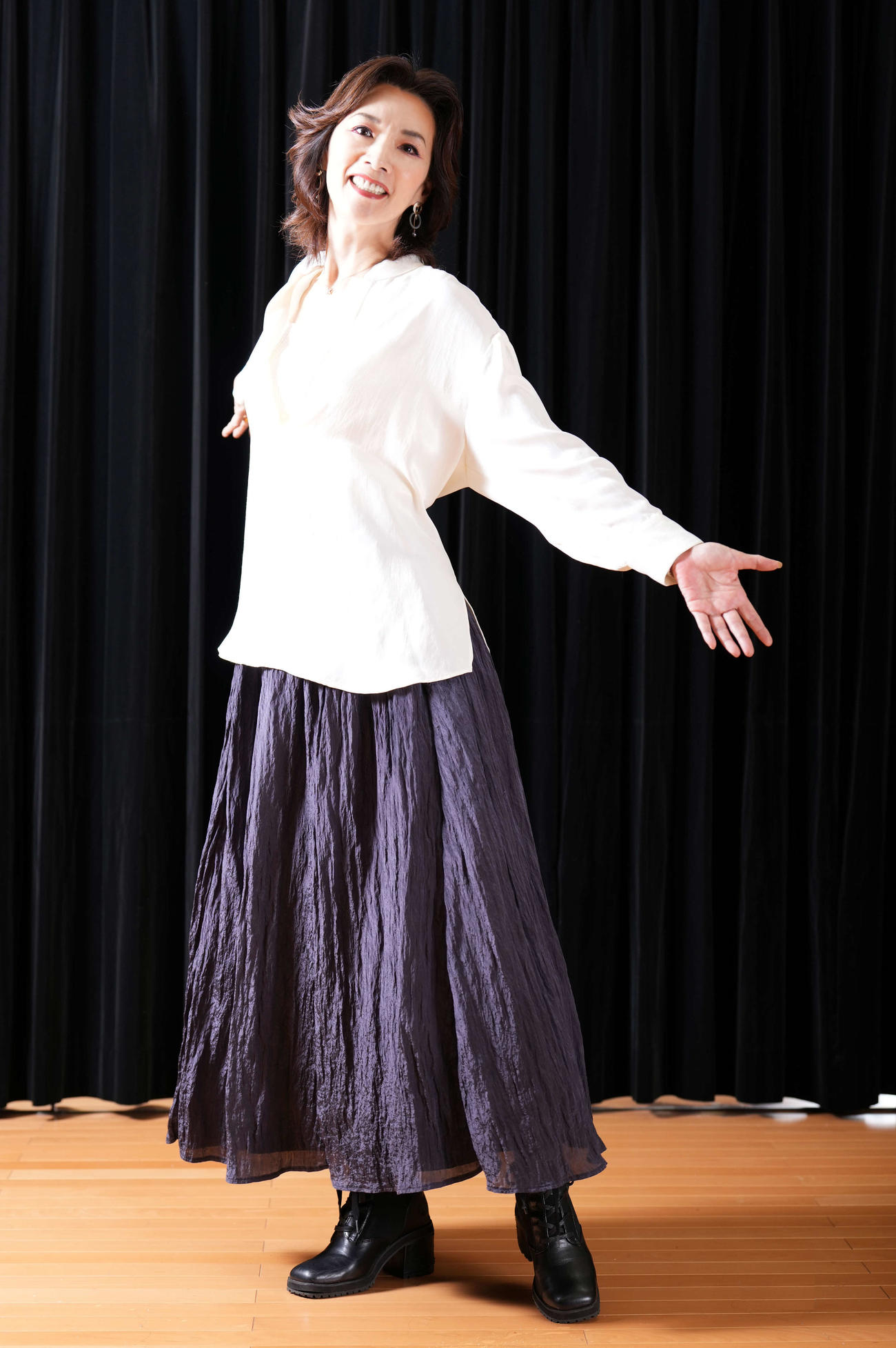 スッとした立ち姿、変わらぬ美貌とスタイル、すべてが完璧だった。ミュージカル「神が僕を創る時」で主演を務める真琴つばさ（撮影・たえ見朱実）