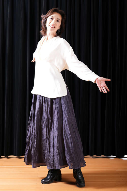 スッとした立ち姿、変わらぬ美貌とスタイル、すべてが完璧だった。ミュージカル「神が僕を創る時」で主演を務める真琴つばさ（撮影・たえ見朱実）