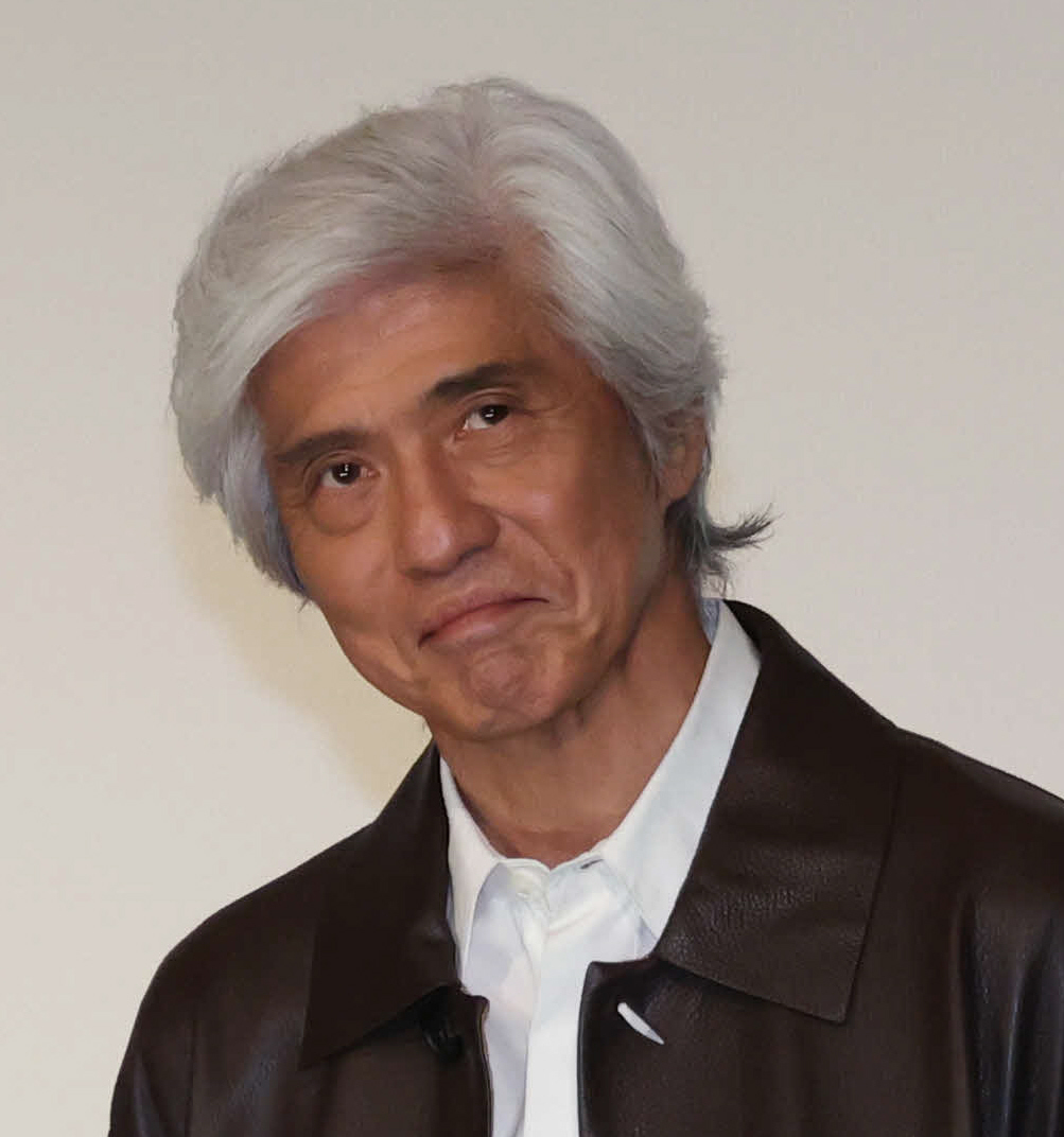 夫婦役で初共演の佐藤浩市