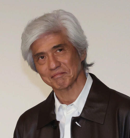 夫婦役で初共演の佐藤浩市