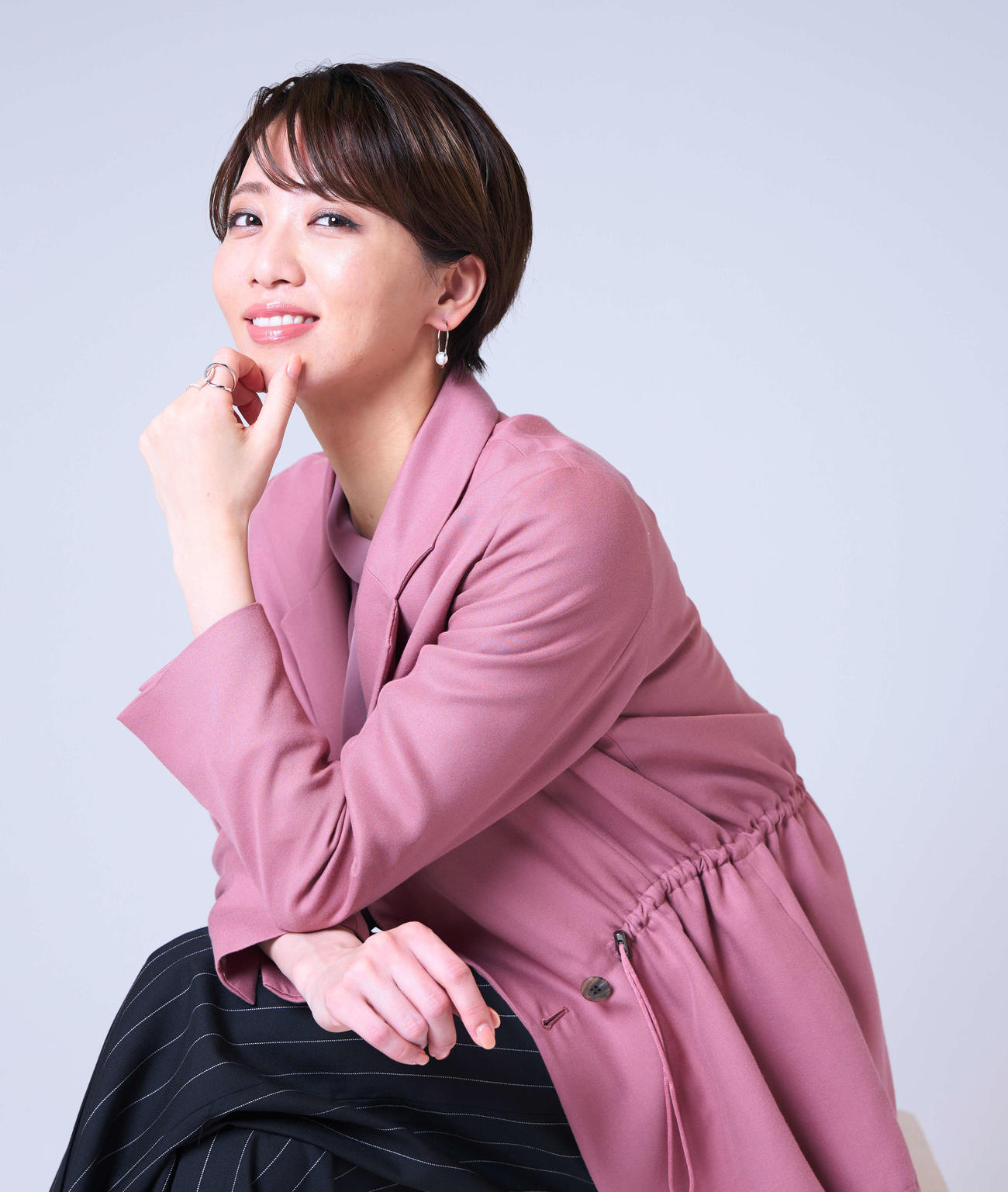 笑顔を見せる礼真琴（撮影・小島史椰）