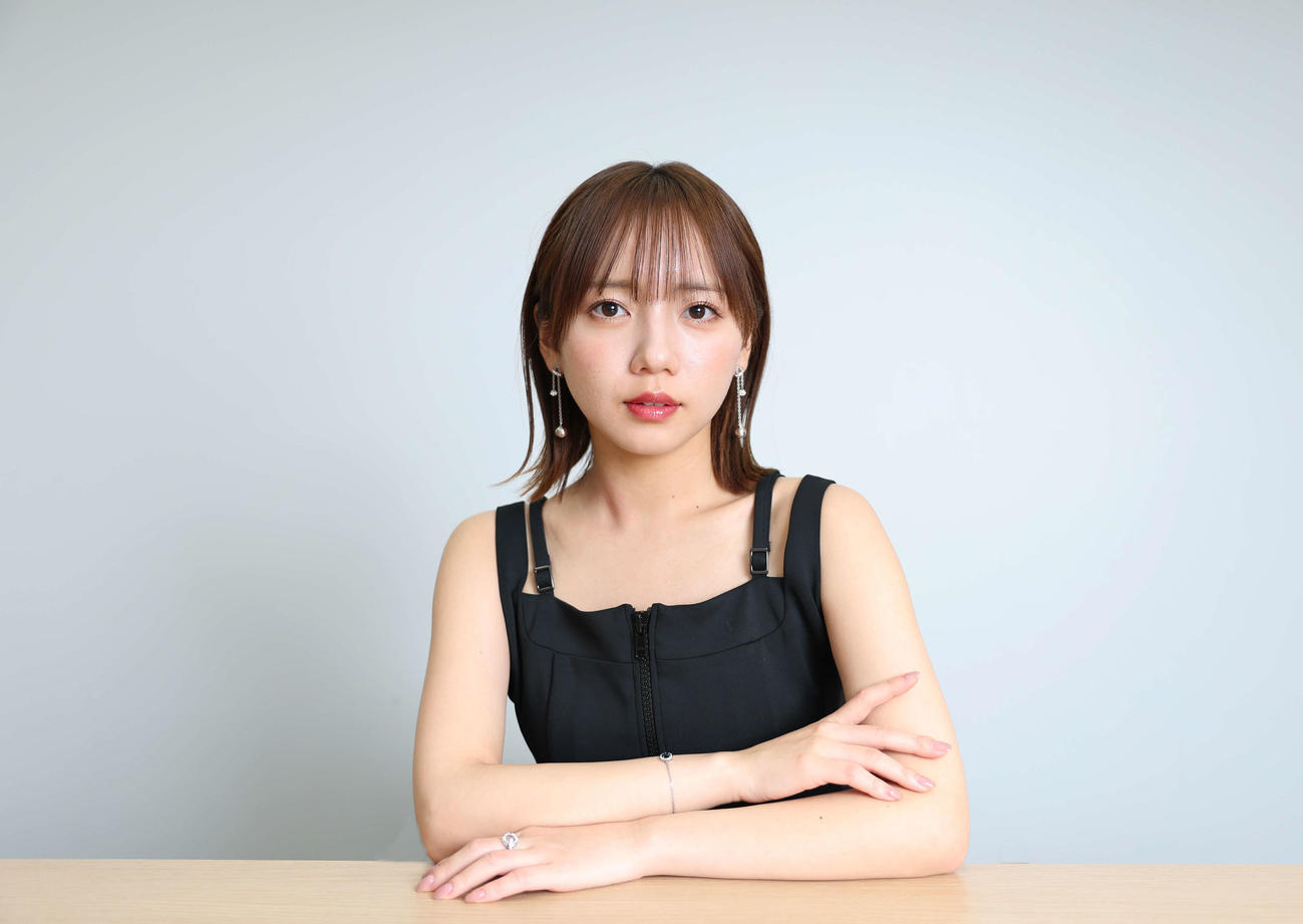 クールな表情を見せる齊藤京子（撮影・増田悦実）