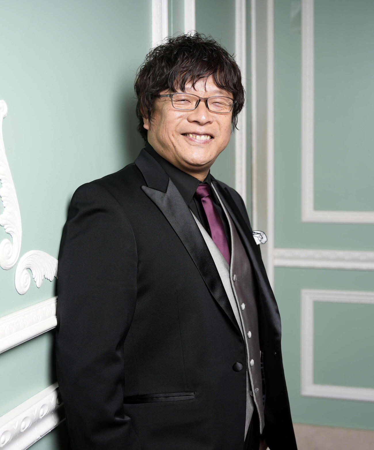 新作映画のインタビューに応じ笑顔を見せる三木孝浩監督（撮影・小島史椰）