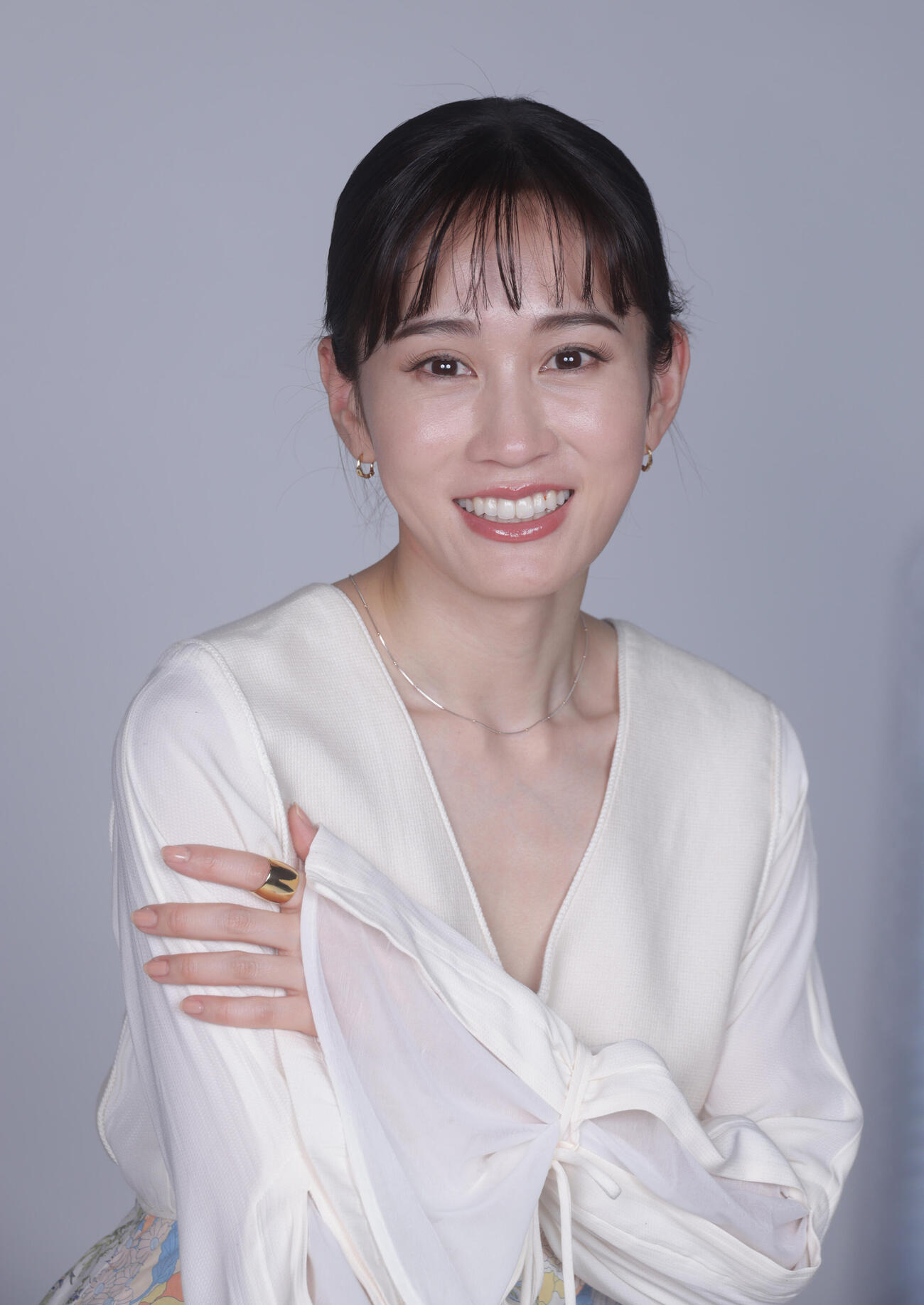 飾ることのないフランクでナチュラルな前田敦子。数分の撮影時間がとても充実した時間に思える心地よい撮影だった（撮影・中島郁夫）