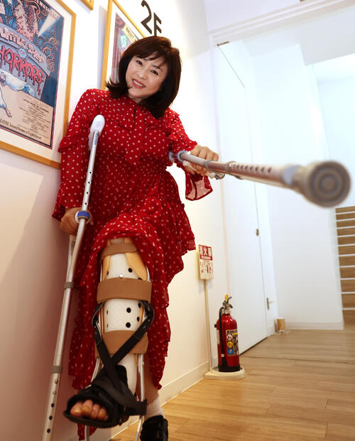 骨折から復帰した松本明子さん。「頑張るぞ」みたいな感じでお願いしますと声をかけると、シャッターを押す度に「頑張るぞ」と発声してくれました。とてもチャーミングな女性です（撮影・水谷安孝）