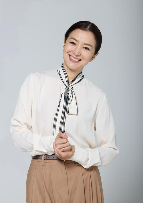 凜(りん)としたたたずまいで、周りを魅了する気品にあふれる鈴木京香(撮影・丹羽敏通)