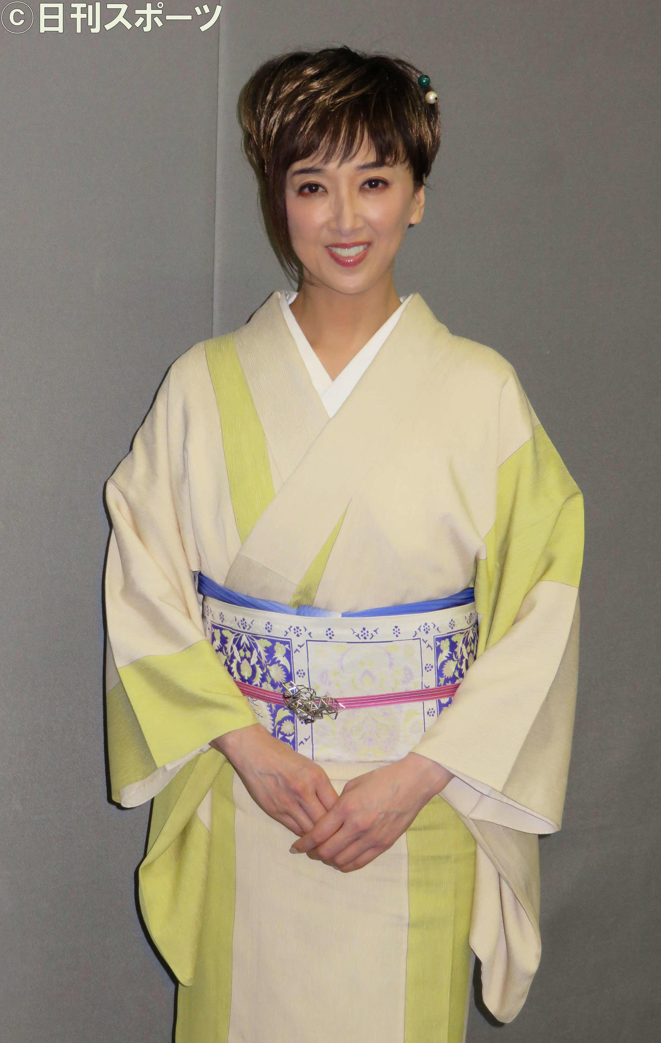 自粛期間中、料理に目覚めたという紫吹淳（撮影・村上久美子）