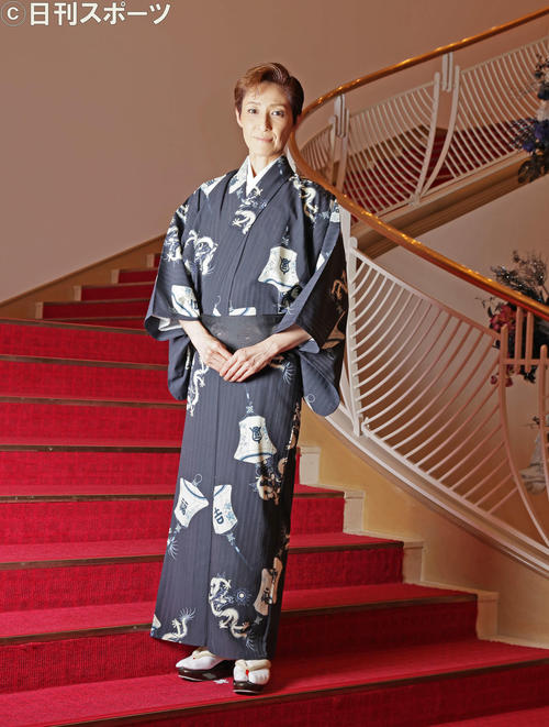 最後の取材は、和物にちなみ、和装で臨んだ轟悠(撮影・清水貴仁)