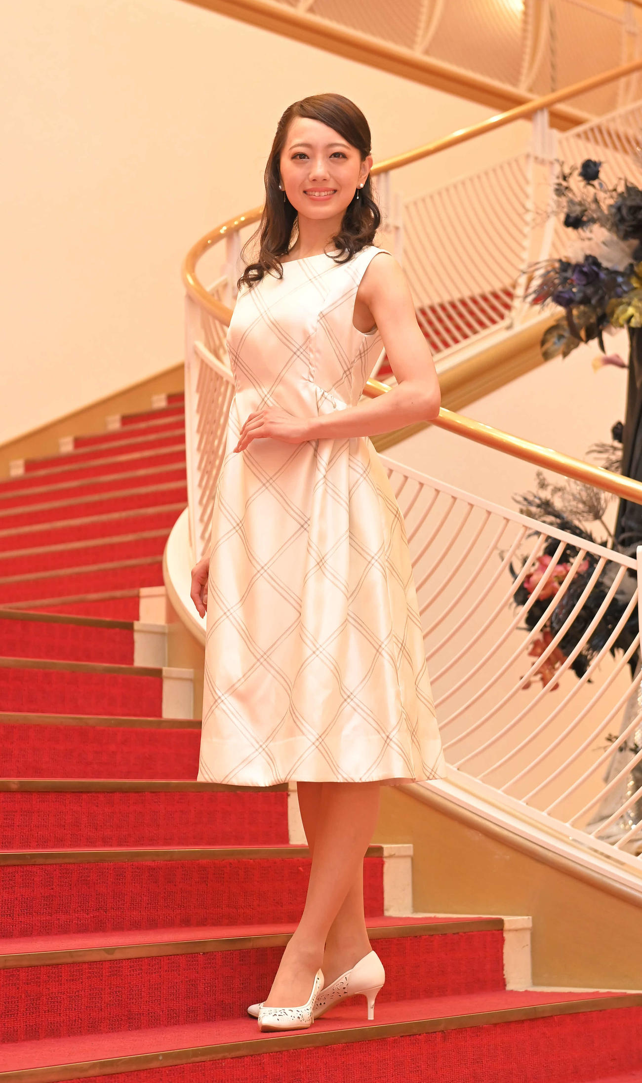 立ち姿も麗しい雪組新トップ娘役の朝月希和