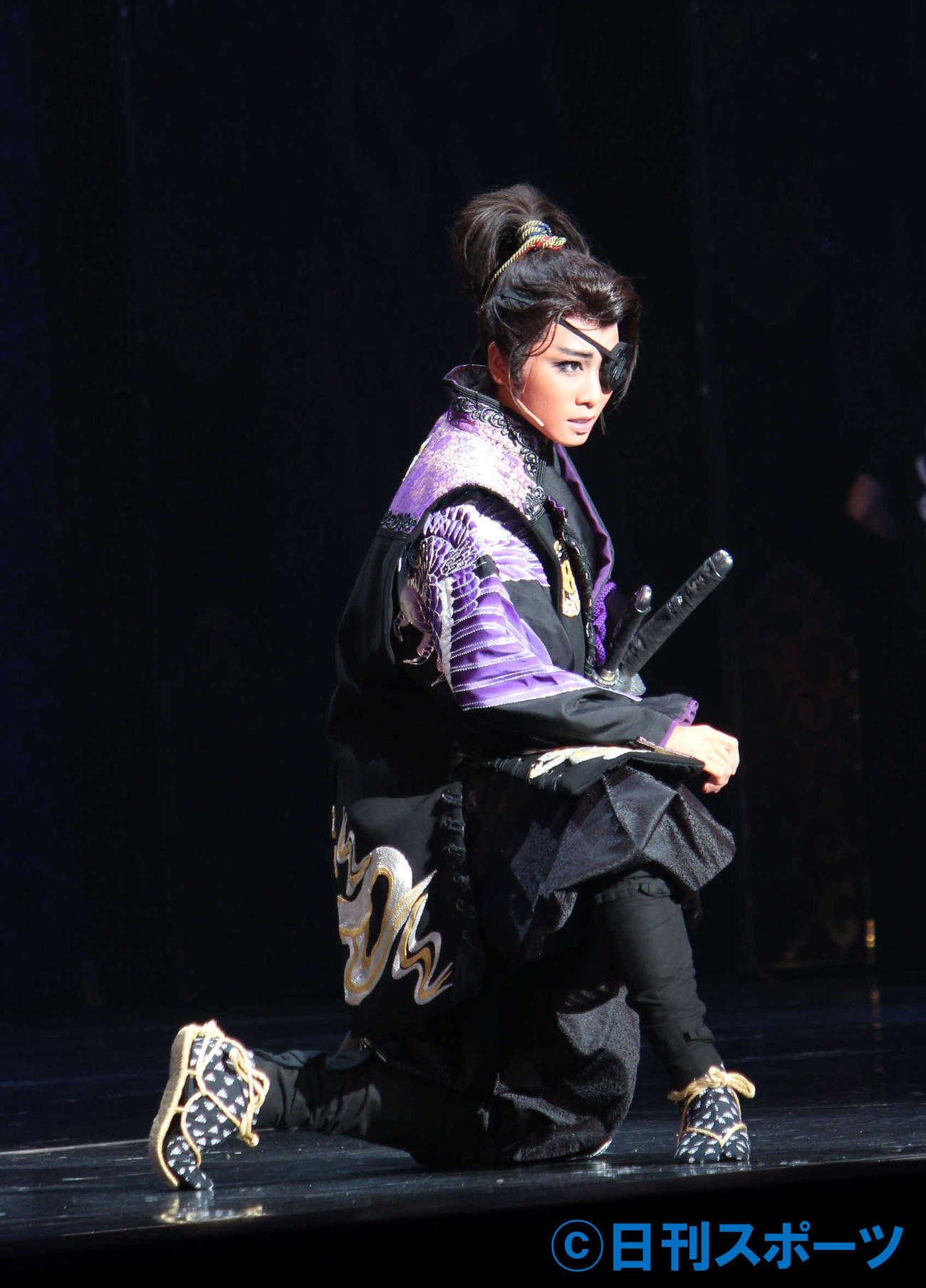 左目を封じての殺陣も披露した星組トップ礼真琴（撮影・村上久美子）