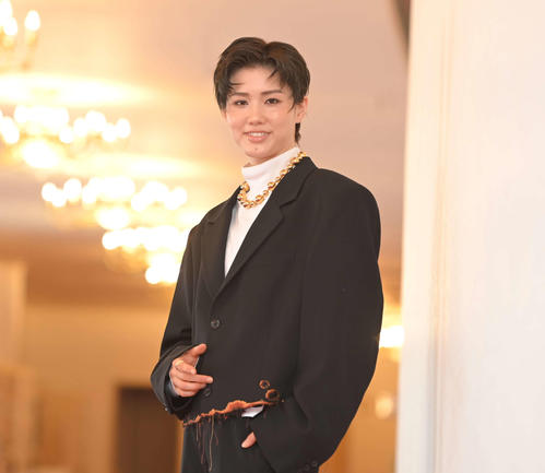 相手娘役朝月希和との最後の公演に臨む雪組トップ彩風咲奈