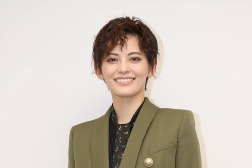 雪組トップ朝美絢　魅力は“目力”「ポーの一族」大劇場開幕　音彩唯と新トップコンビお披露目