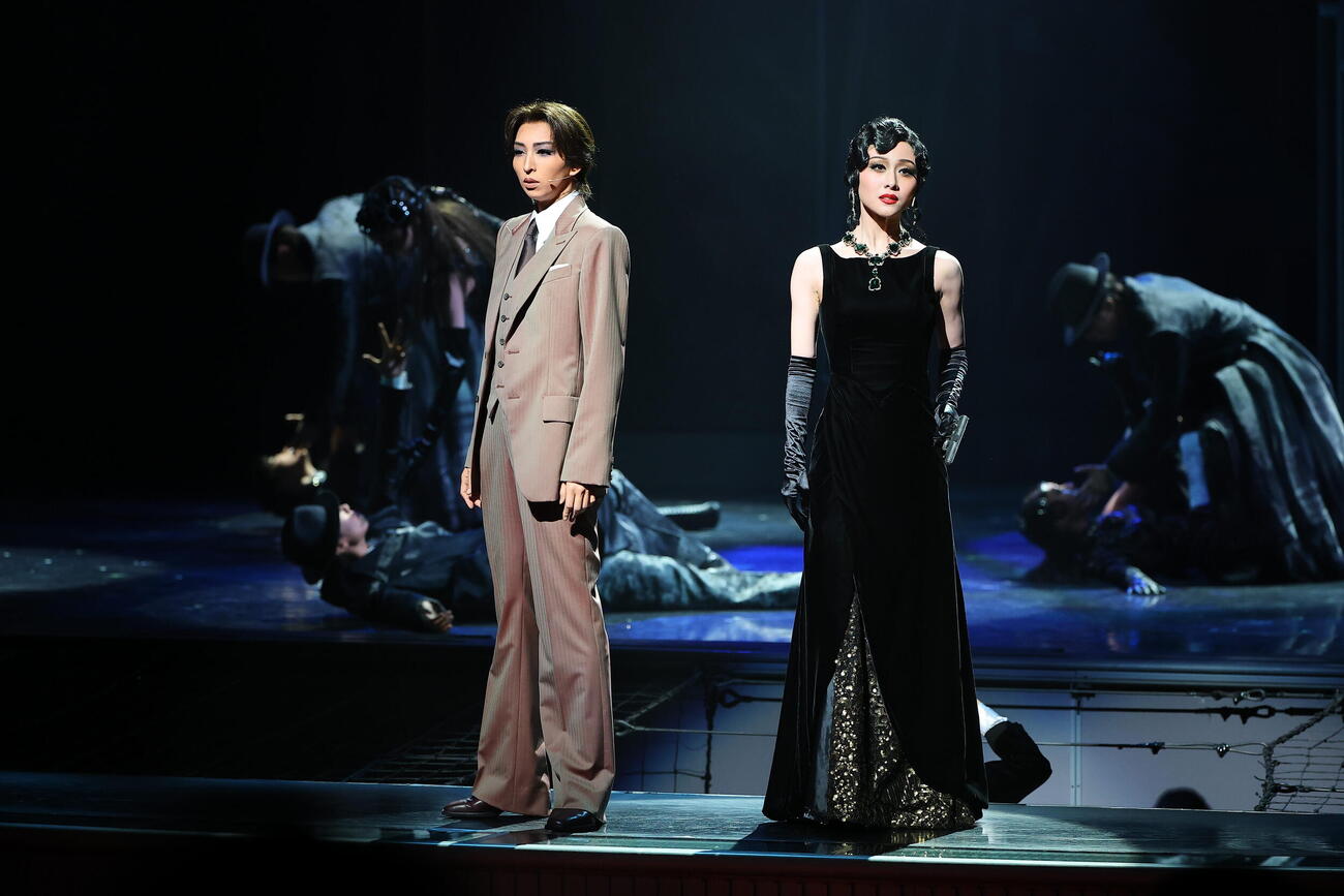 「黒蜥蜴」で明智小五郎を演じる桜木みなと（左）と黒蜥蜴を演じる春乃さくら（撮影・上田博志）