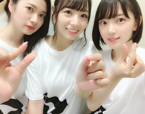 「NEWSがとまらんぜ」が始まったときの13枚目シングルの制服の時期に撮った写真。2期生3人でデータフォルダのなかで1番新しいスリーショット