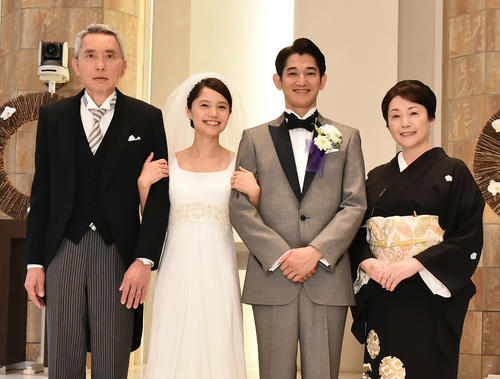 TBS新春ドラマ特別企画「あしたの家族」左から松重豊、宮崎あおい、永山瑛太、松坂慶子（C）TBS