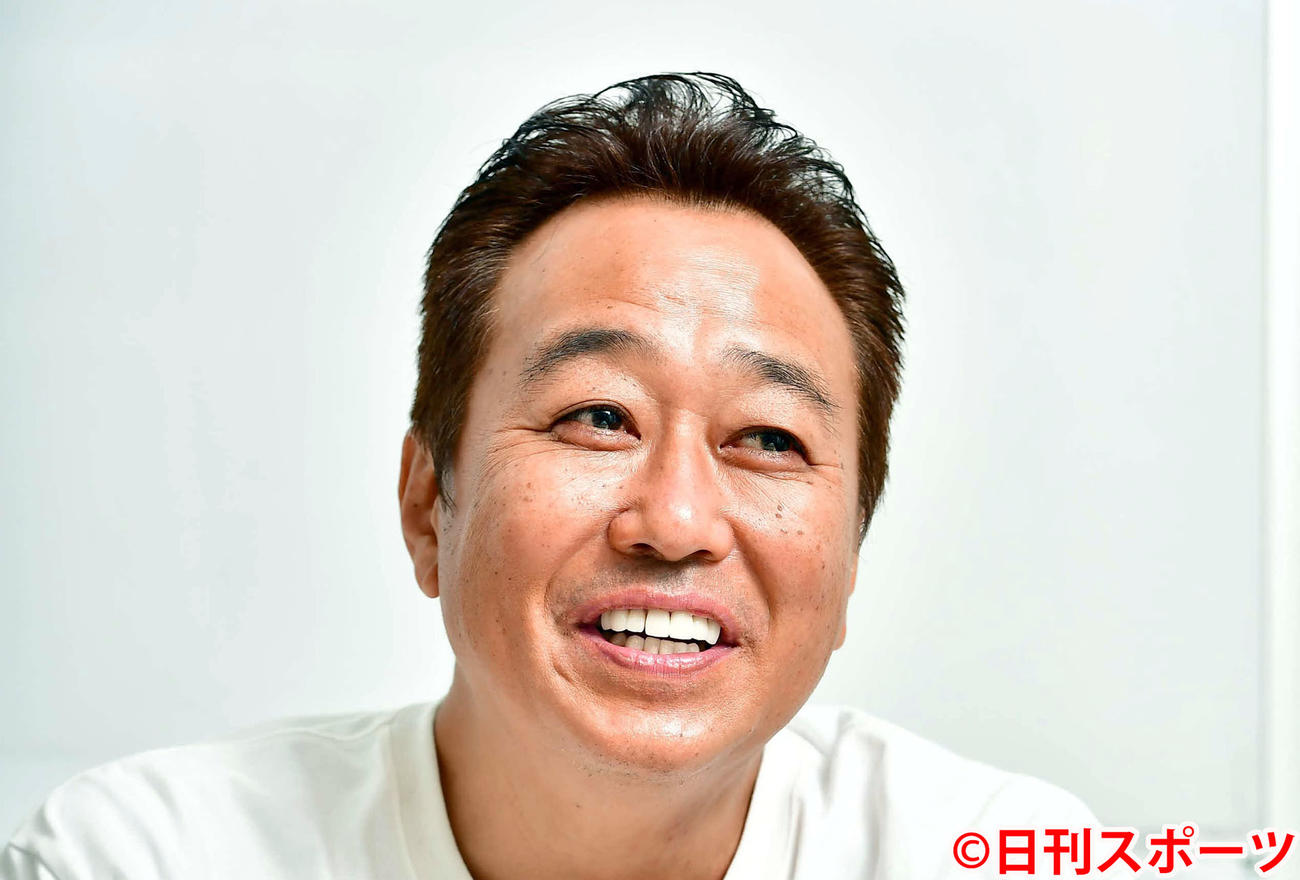 インタビューで語る、さまぁ～ずの三村マサカズ（撮影・小沢裕）