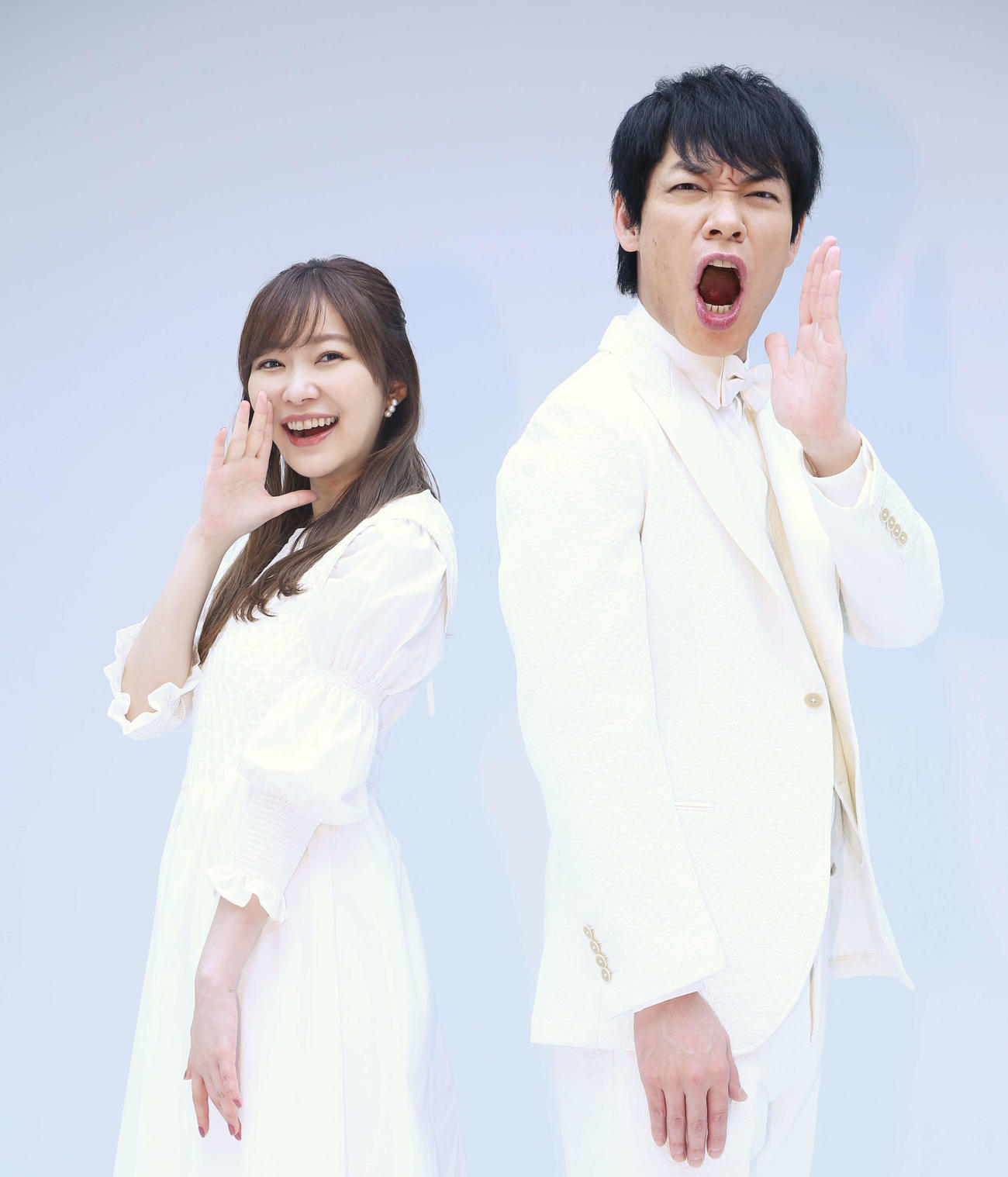 TBS系新番組「100％アピ～ルちゃん」のポスター撮影で。左から、指原莉乃、麒麟川島明