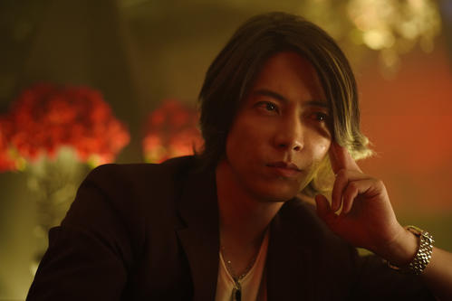 WOWOWオリジナルドラマ「TOKYO VICE」。カリスマホスト役を演じる山下智久（C）HBO Max／James Lisle