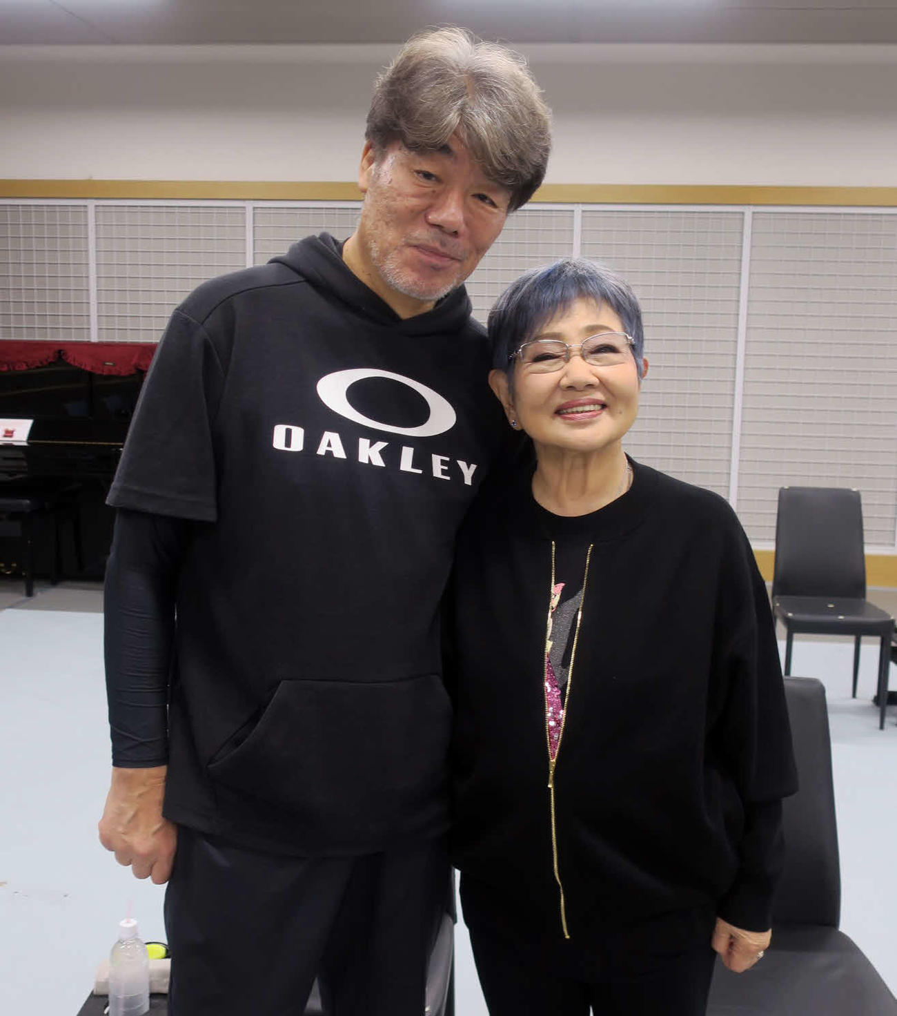 朗読劇「すぐ死ぬんだから」けいこ場取材会で。左から、村田雄浩、泉ピン子