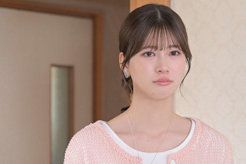 火曜ドラマ「くるり～誰が私と恋をした？～」（C）TBS