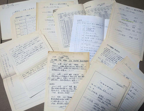 地下鉄サリン事件当日に営団地下鉄本社で次々と配布された手書きの発表資料の一部（１９９５年３月２０日）