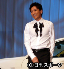 ＣＭ発表会で松田聖子の「青い珊瑚礁」を熱唱する郷ひろみ